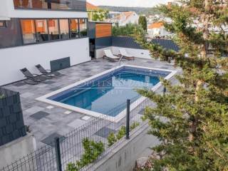 Flat in a new building, Sale, Okrug, Okrug Gornji