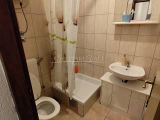 Flat in a house, Sale, Split, Split