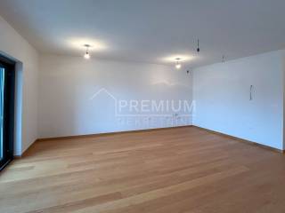 Flat in a building, Sale, Pula, Pula