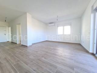 Apartman na moru, Prodaja, Vir, Vir
