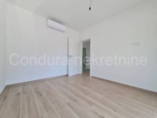 Apartman na moru, Prodaja, Vir, Vir