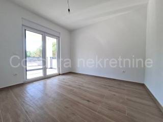 Apartman na moru, Prodaja, Vir, Vir