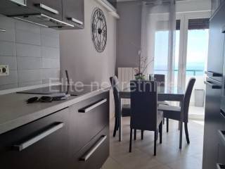Flat in a building, Rent, Rijeka, Zapad