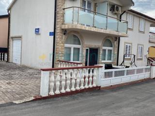 House with apartments, Sale, Vir, Vir