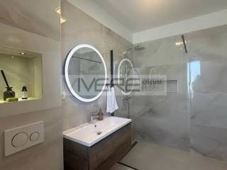 En suite bathroom on ground floor