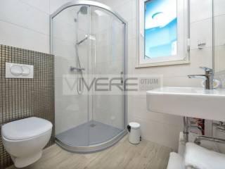 Ground floor apartment: bathroom
