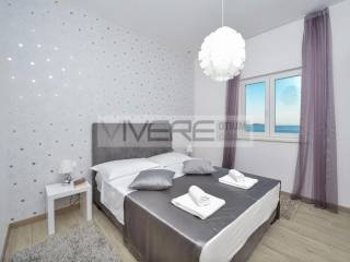 2 bedroom apartment: Bedroom 1