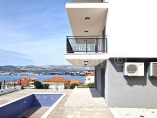 Apartment by the sea, Sale, Okrug, Okrug Gornji