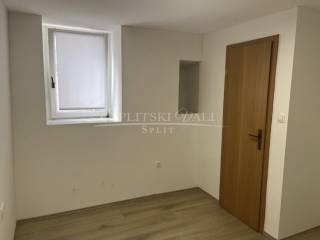 Flat in older building, Sale, Split, Split