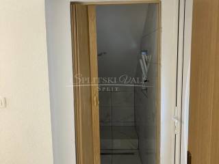 Flat in older building, Sale, Split, Split