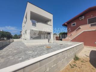 House with apartments, Sale, Vir, Vir