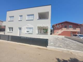 House with apartments, Sale, Vir, Vir