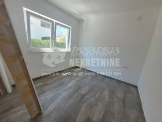 House with apartments, Sale, Vir, Vir