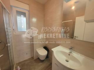 House with apartments, Sale, Vir, Vir