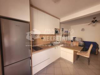 House with apartments, Sale, Vir, Vir