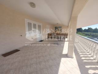 House with apartments, Sale, Vir, Vir