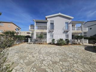 House with apartments, Sale, Vir, Vir
