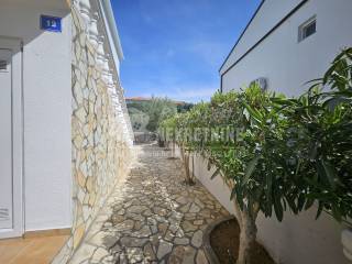 House with apartments, Sale, Vir, Vir