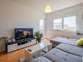 Flat in a building, Sale, Pula, Pula