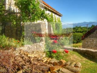 House, Sale, Lovreć