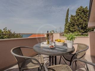 Flat in a building, Sale, Karlobag, Cesarica
