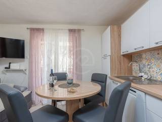 Flat in a building, Sale, Karlobag, Cesarica