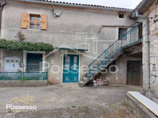 Buzet, Hum
