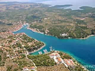 Villa, Sale, Milna, Milna