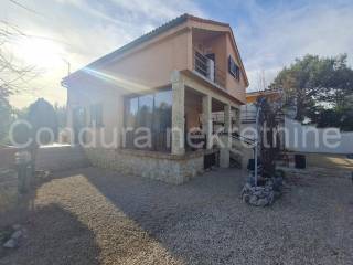 House by the sea, Sale, Vir, Vir