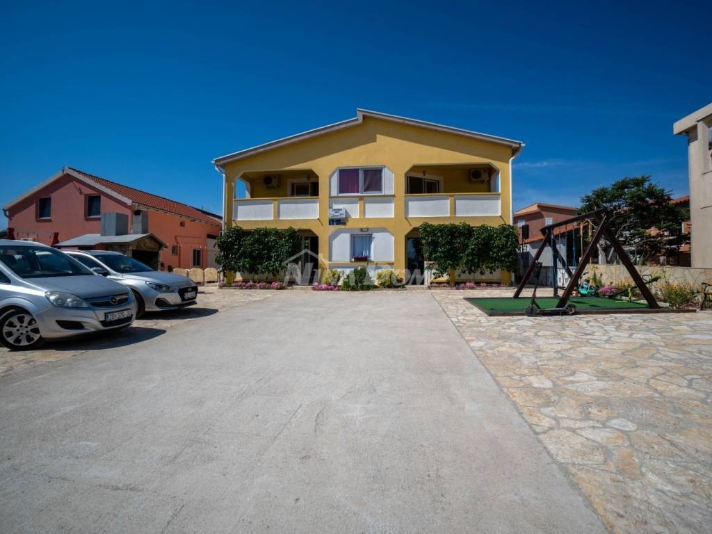 House with apartments, Sale, Vir, Vir