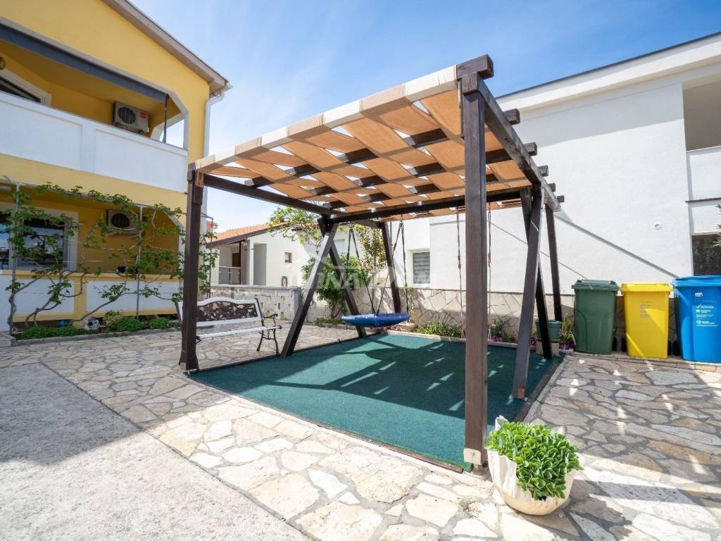 House with apartments, Sale, Vir, Vir