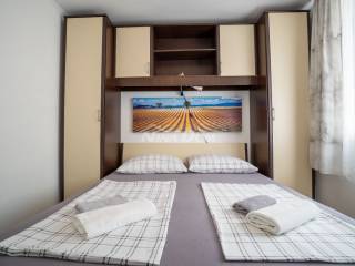 House with apartments, Sale, Vir, Vir
