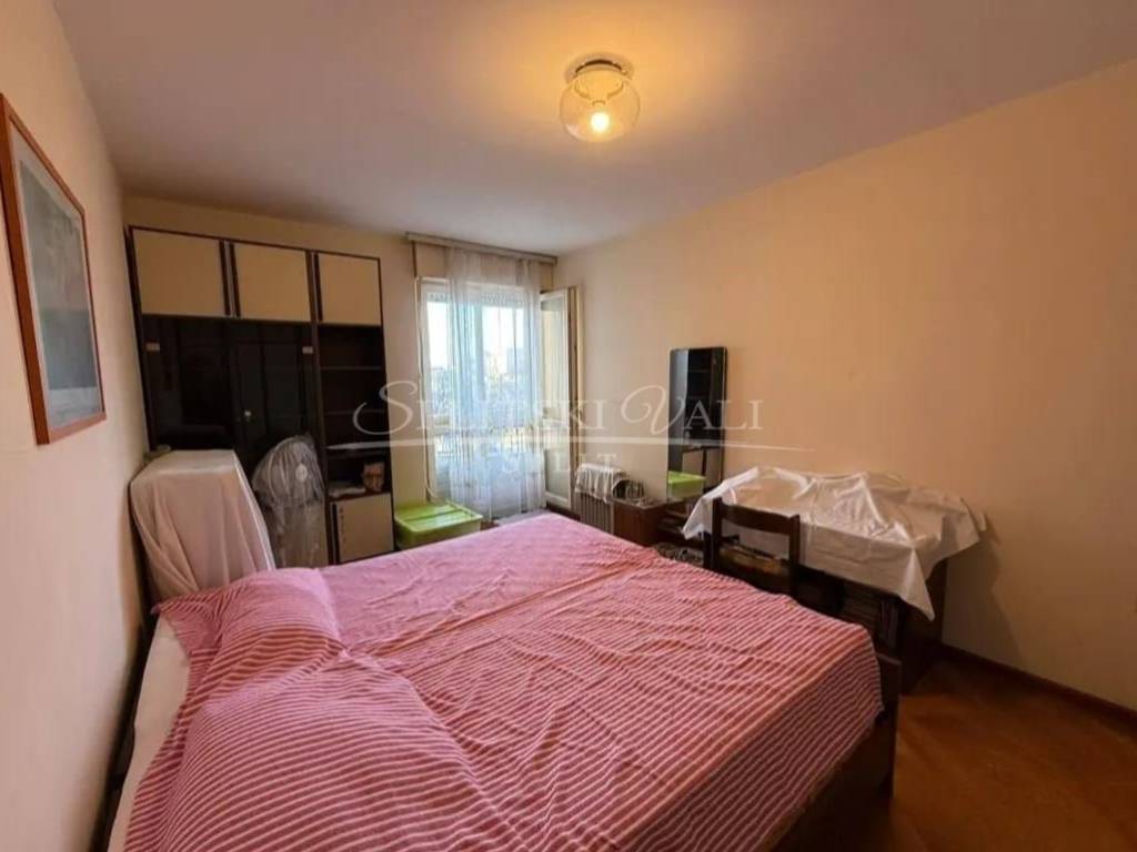 Flat in a building, Sale, Split, Split