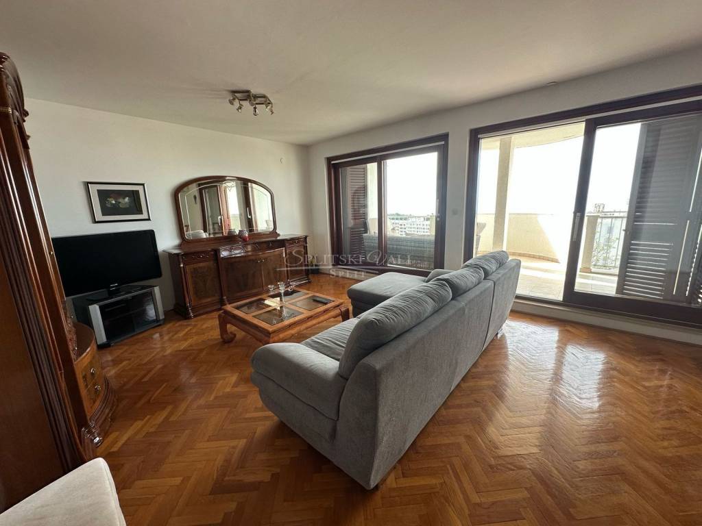 Flat in a building, Rent, Split, Split
