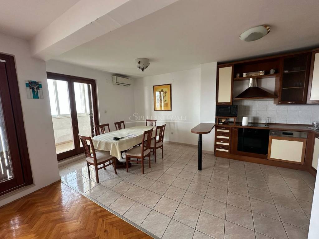 Flat in a building, Rent, Split, Split