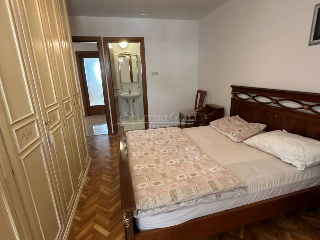 Flat in a building, Rent, Split, Split