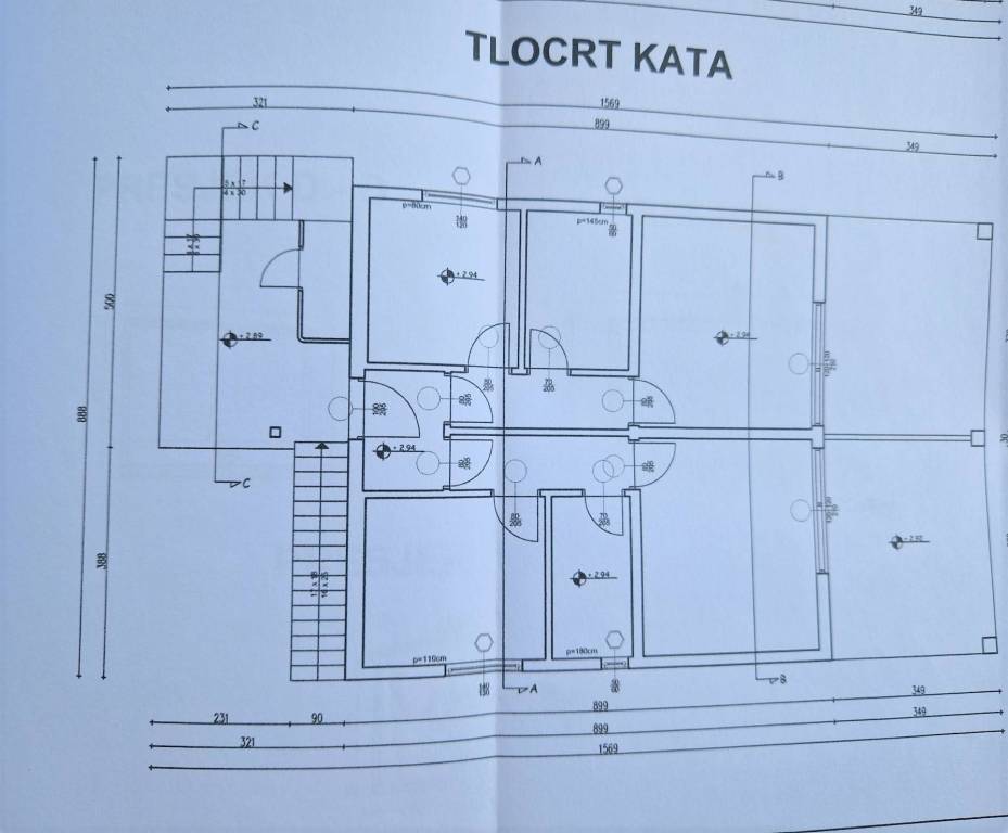 kuca-u-centru-vodica-s-5-apartmana-i-dvoristem-26300-m2_3